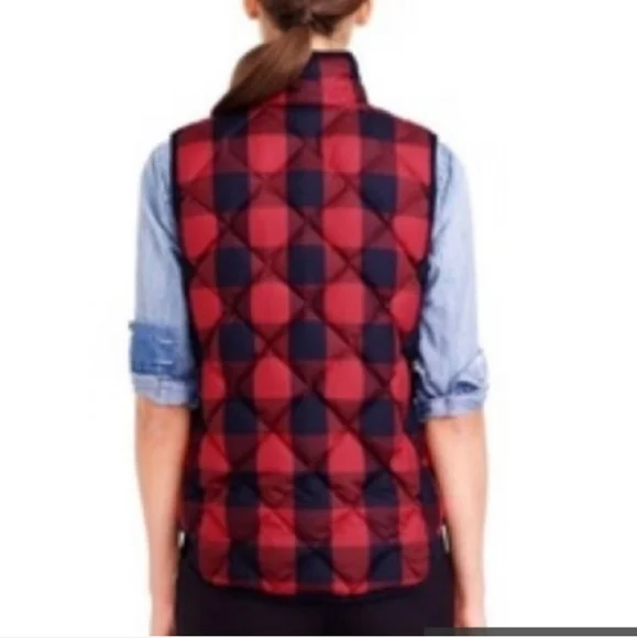 J.Crew Excursion Quilted Puffer Vest Red Navy Buffalo Plaid Size Medium Petite - Picture 3 of 12